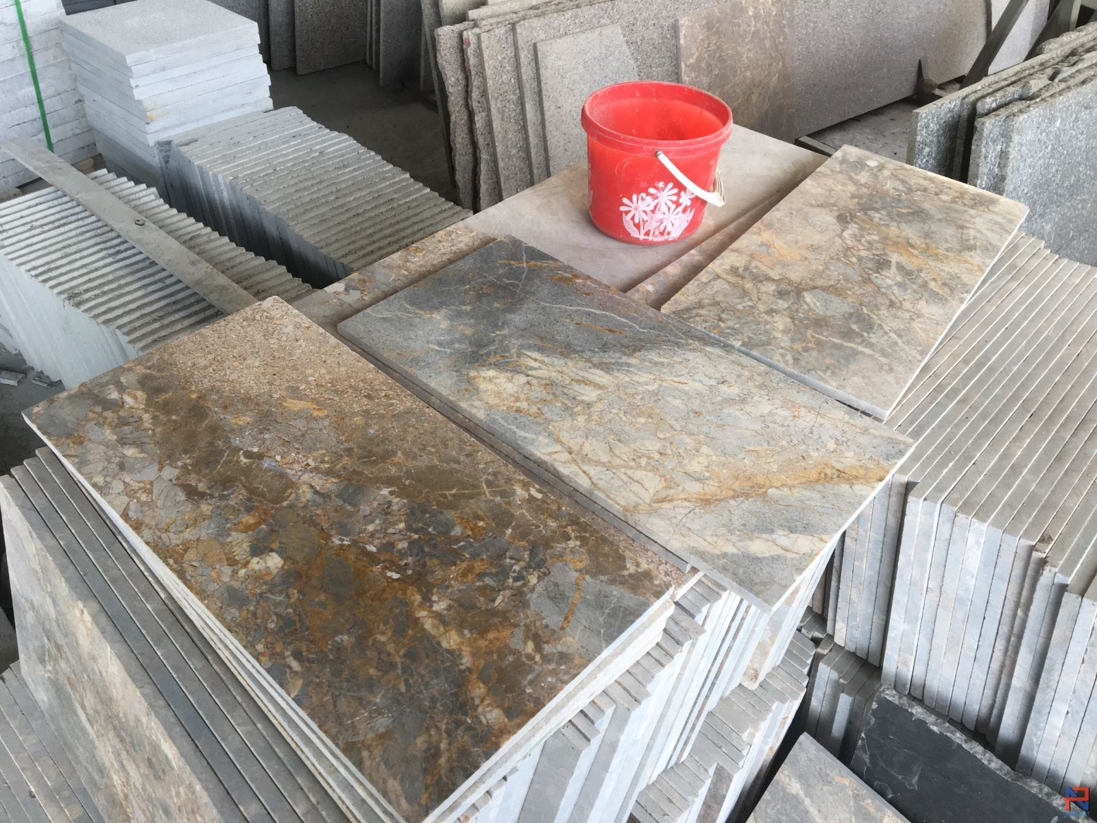 đá ram kết thanh hóa vàng đậm 30x60 cm