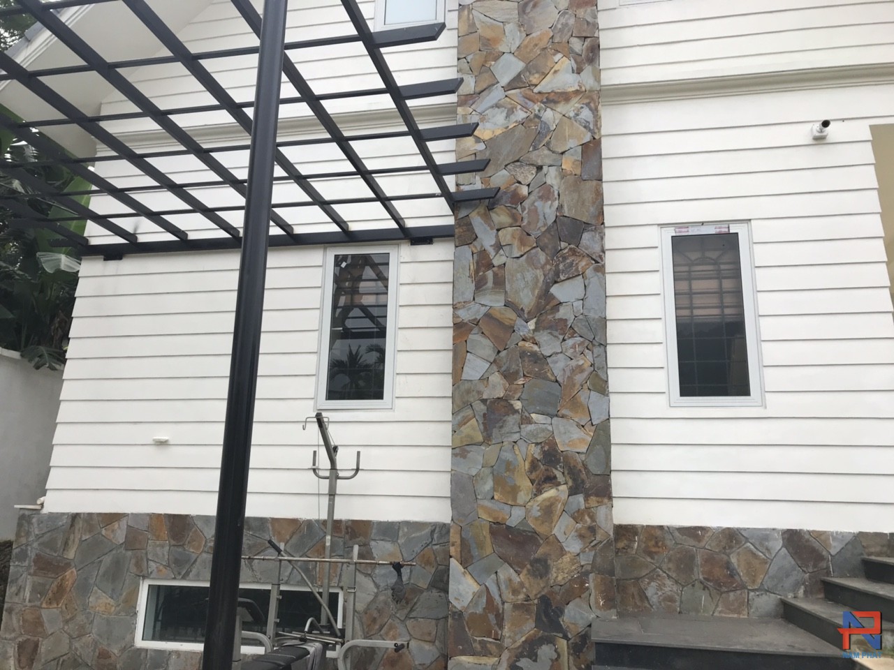 Đá rối tự nhiên ốp cột ống khói