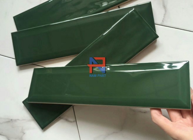 Gạch thẻ kích thước 100x400 mm xanh bóng vát cạnh