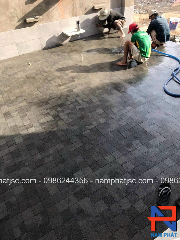 Đá bazan khò kích thước 10x10 cm lát sân