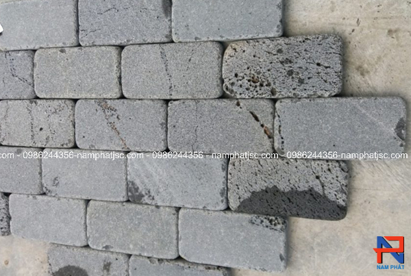Đá ong xám quay cạnh 10x20 cm dày 5 cm lát 