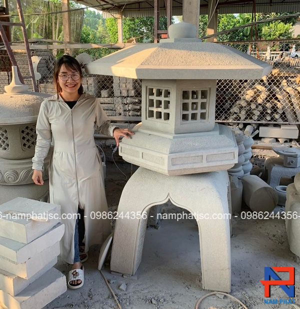 Đèn đá sân vườn khổ lớn 