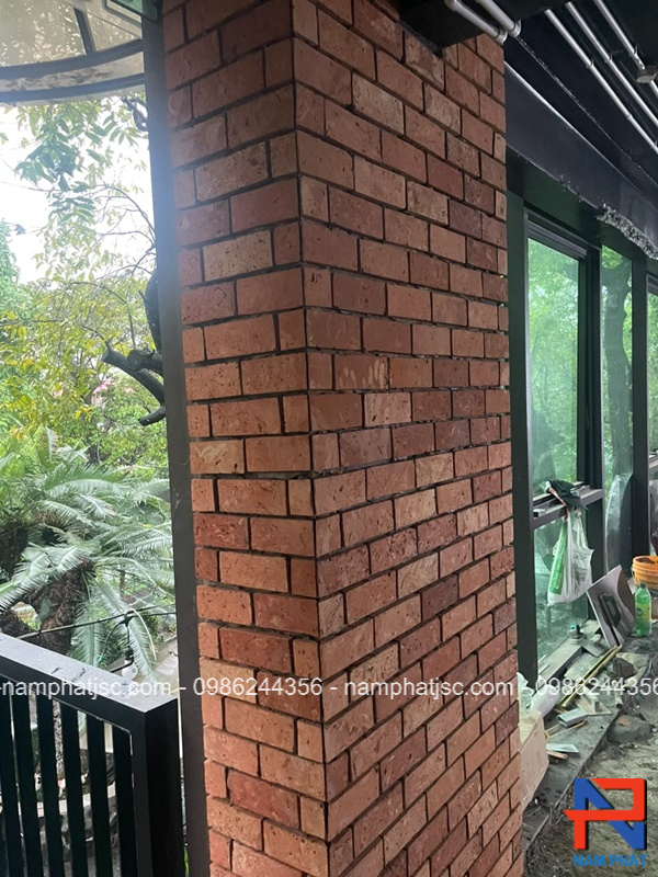 Gạch cổ lõi bản rộng ốp tường 